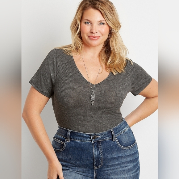 maurices- v neck rib tuck in tee - Picture 1 of 5
